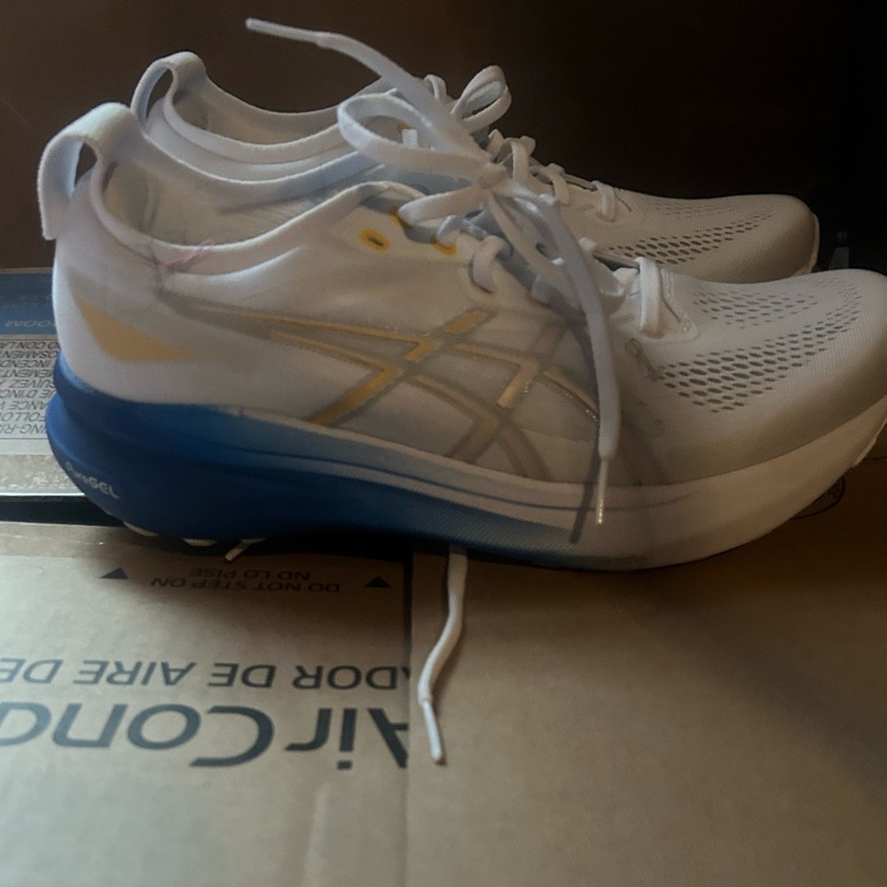 Men’s asics gel kayano 31 size 9